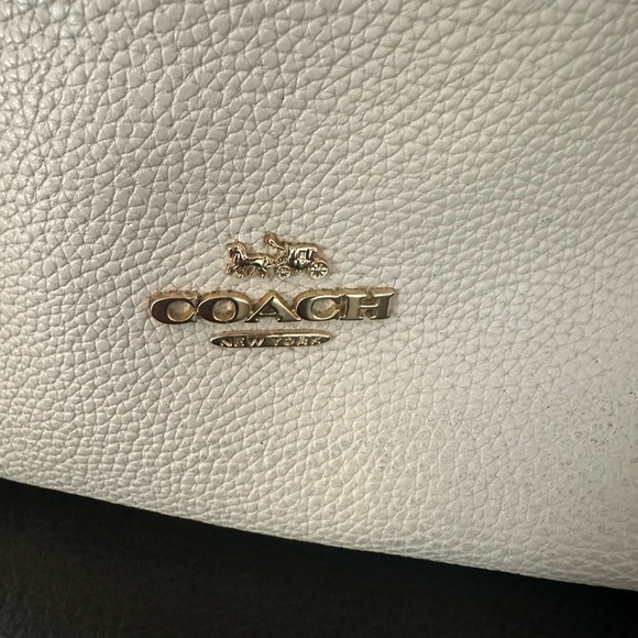 Off white authentic coach leather shoulder bag. - Picture 3 of 8